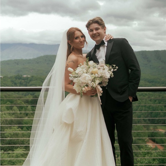 Meet your Posher, Madi - Picture 3 of 4